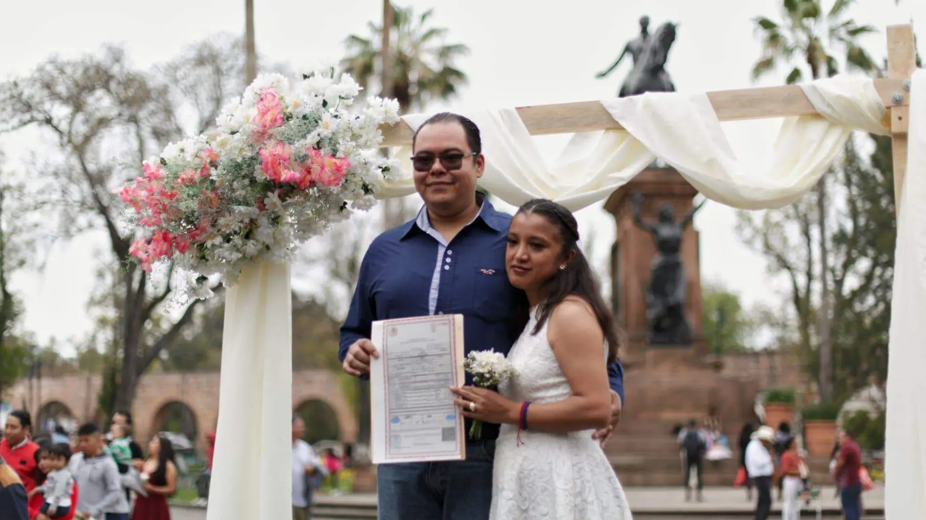 Nuevo matrimonio en la plaza Morelos